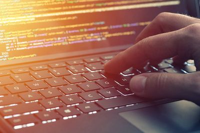 程序員的職業-人編寫編程代碼上筆記本電腦 c